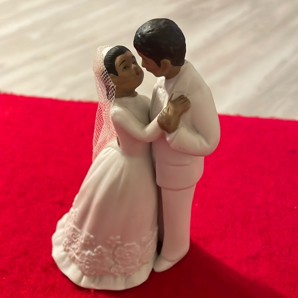 Vintage Lefton Hand Painted 1988 African American Bride & Groom Cake Topper